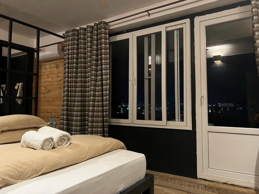 Gusto Accommodation Pokhara Ngoại thất bức ảnh